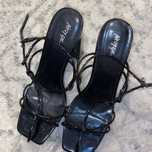 Brand New Black Strappy Platform Heels - Picture 3 of 7